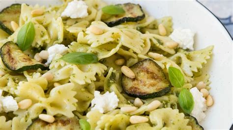 Farfalle Aux Courgettes Ch Vre Frais Pesto Basilic Rapide D Couvrez