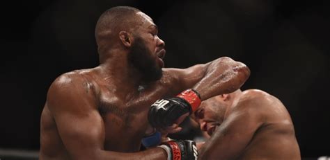 Jon Jones Cala Cormier E Mantém Cinturão Do Ufc Pela Oitava Vez 04012015 Uol Esporte