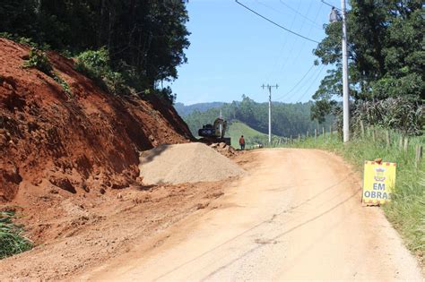 Trabalhos Seguem Para Pavimentar Mais Um Trecho Da Estrada Geral Mar