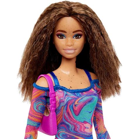 Mu Eca Barbie Fashionistas Con Cabello Ondulado Y Pecas Hjt