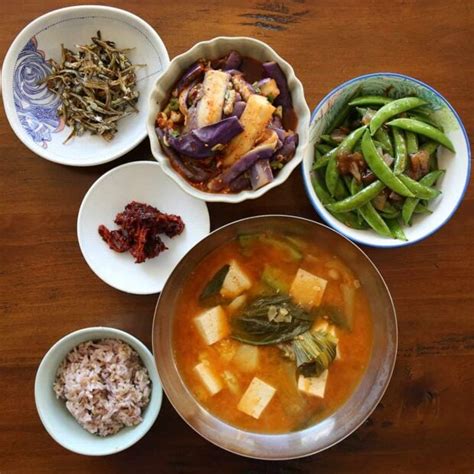 Doenjang-jjigae (Fermented soybean paste stew) recipe by Maangchi