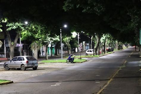 Luminárias em LED são instaladas em trecho da Avenida Maripá em