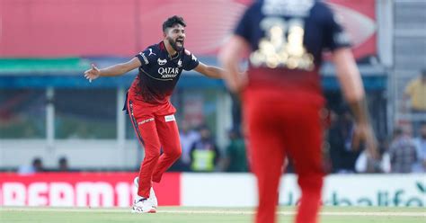 Ipl 2023 Mohammed Siraj Continues To Impress With His Powerplay