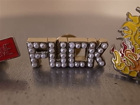 Yahoo オークション 3個セット SUPREME シュプリーム Fuck Pin Su