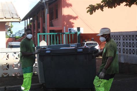 Sur les routes de la difficile collecte des déchets à Mayotte Mayotte