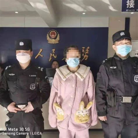 荆门蔡某（女），多次 穿睡衣被抓！ 女装 嫌疑人 手戳