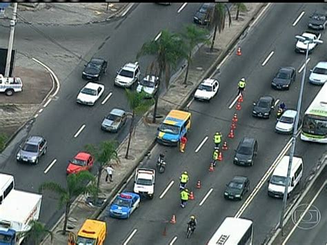 V Deo Dois Homens Morrem Atropelados Na Avenida Brasil Rj G