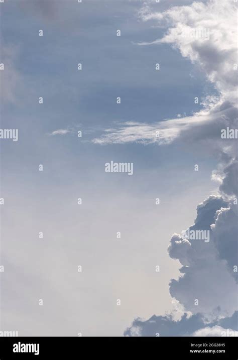 Fondo gris nubes fotografías e imágenes de alta resolución Alamy