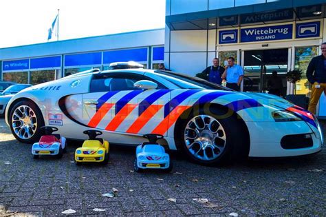 Politie Haalt Bugatti En Ferrari Op Voor Open Dag Delft Rijnmond