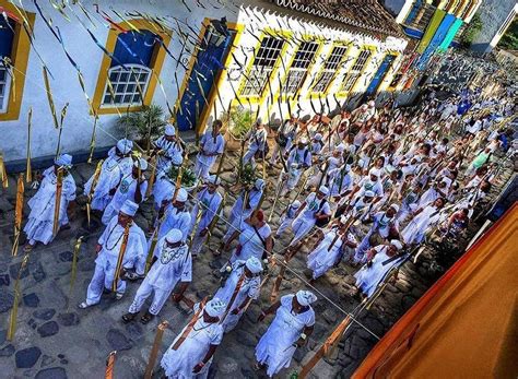 Festa de Yemonjá espalha espiritualidade cultura e gastronomia por