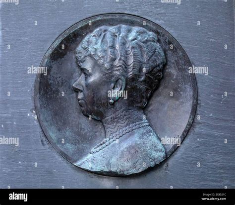 London Uk February 19th 2024 A Sculptured Plaque On The Mall In