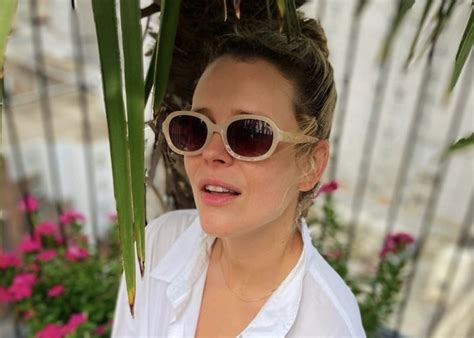 On Craque Pour Le Bikini Floral De Charlotte Aubin