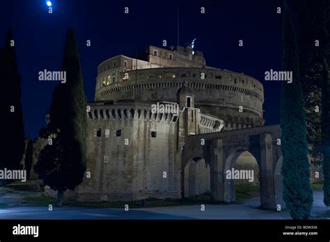 rome italy night view   insertion   passetto  borgo