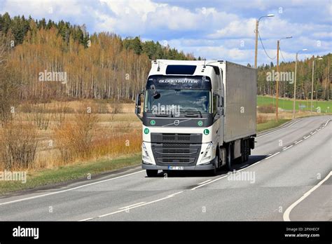 White Volvo FH Truck Globetrotter Cab Pulls Refrigerated Semi Trailer