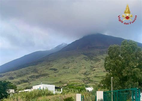 Eruzione Stromboli Massima Allerta Convocato Il Comitato Operativo Di