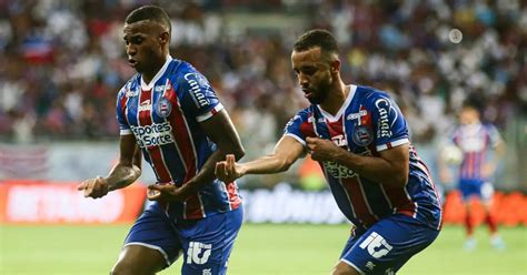 direito a milho e estrelas jogadores do Bahia provocam o Vitória