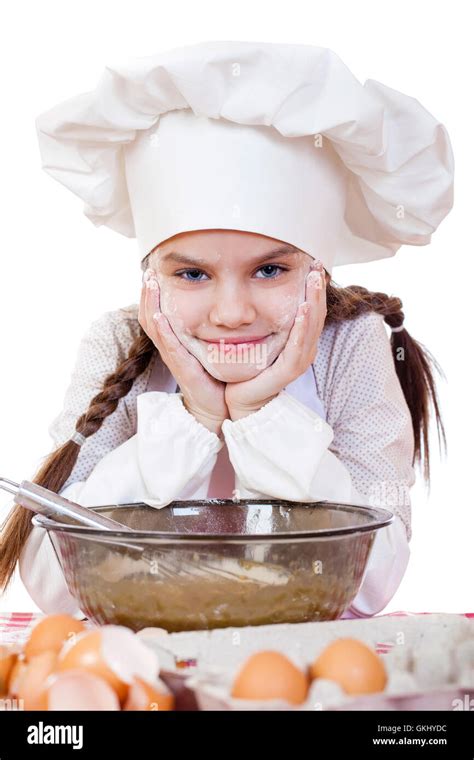 Portrait Dune Petite Fille Dans Un Tablier Blanc Et Chefs Hat Pétrir