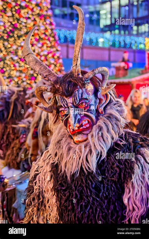 Bestien Und Hexen Am Flughafen A M Nchen Der Perchtenlauf Von Den