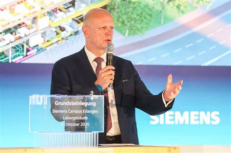 Siemens Legt Grundstein F R Neues Laborgeb Ude Des Campus Erlangen