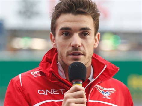 La Famille De Jules Bianchi Donne De Ses Nouvelles Il Continue De Se