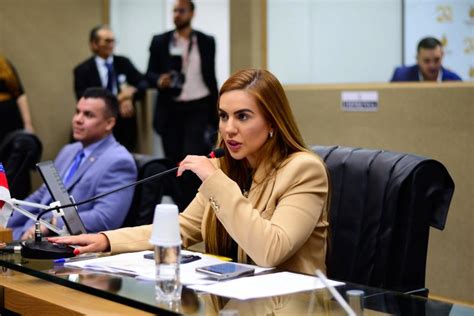 Lei de Débora Menezes oferece cursos de defesa pessoal para mulheres