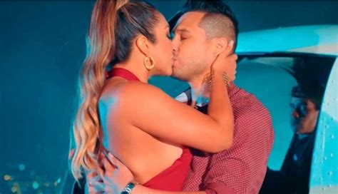 Isabel Acevedo Se Besa Con Jonatan Rojas En Videoclip Tu Mal Amor