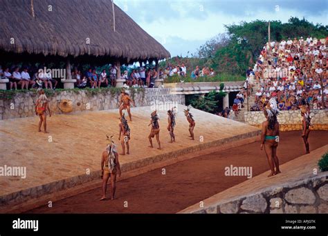 Cancún la recreación del tradicional juego de pelota maya en las