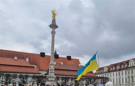 Residenzplatz Lichtinstallation zum ökumenischen Friedensgebet für