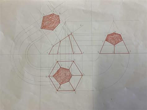 Classi Ii Piramide A Base Esagonale Sezionata E Disegno Della Vera Forma