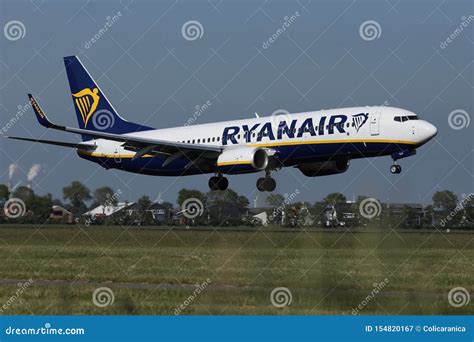 Ryanair jet landing editorial photography. Image of arrives - 154820167