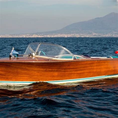 Riva Speedboat: Vintage or Modern Experiences in Italy