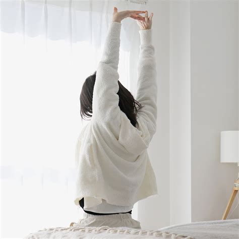 Trainers Agree These Are The 4 Best Morning Stretches To Strengthen