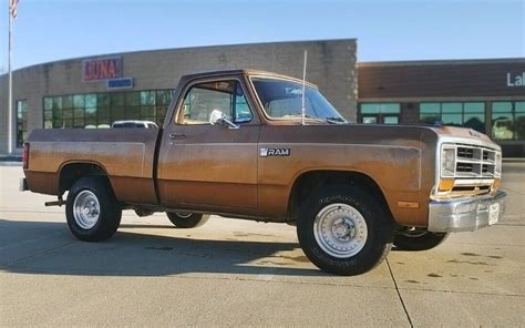 No Reserve Short Bed 1986 Dodge D100 Pickup Barn Finds