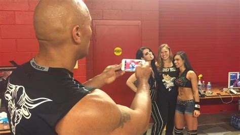 12 Incredible Behind-The-Scenes WrestleMania Photos