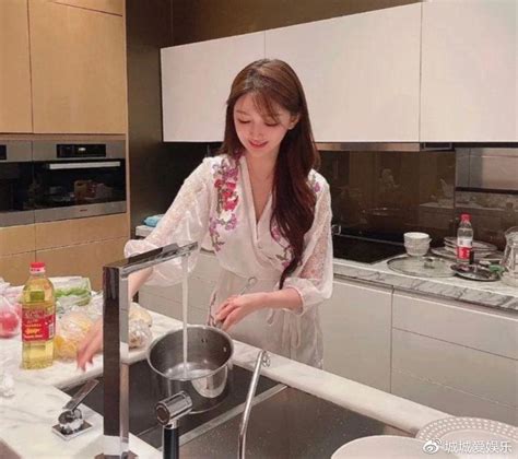 Bạn gái hot girl của Huỳnh Hiểu Minh bị chồng cũ vạch trần quá khứ ăn vụng doạ sẽ nói toàn bộ