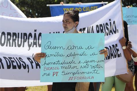 Lula é recepcionado em Teresina Fora Lula em cartazes de