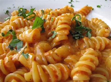 Fusilli All Isolana Ricetta Con Pesto Piccante Di Pomodoro Noci E