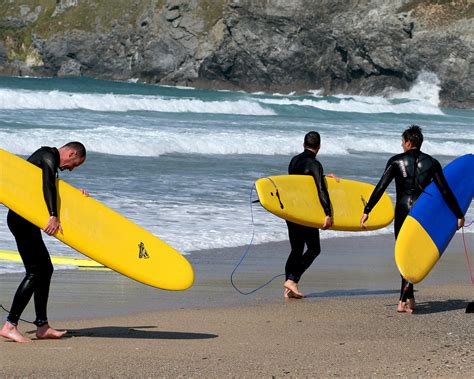 Surfing Photos and gallery | Holywell Bay School of Surf