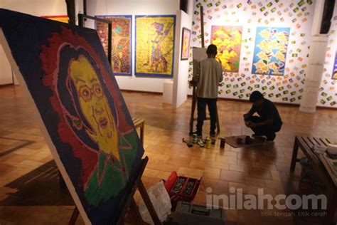 Foto Pameran Lukisan Karya Seniman Penyandang Disabilitas Mental