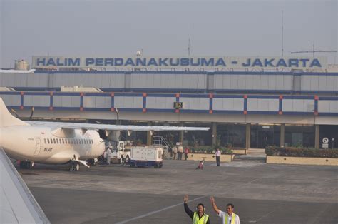 BANDARA HALIM PERDANAKUSUMA KEMBALI DIBUKA UNTUK PENERBANGAN ...