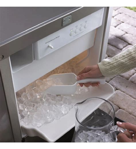 How To Clean An Ice Maker With Vinegar Storables