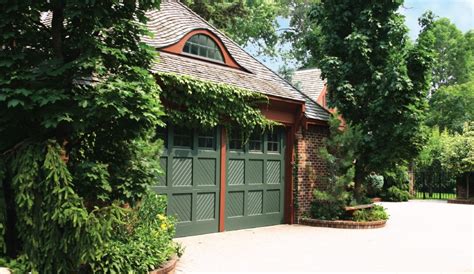 How to Choose a Garage Door’s Color to Match the Design of a House