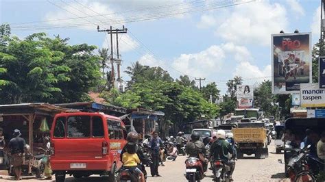 Jelang Natal Dan Tahun Baru Arus Lalu Lintas Padat Pada Ruas Jalan Di