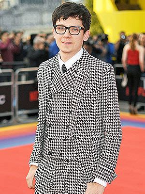 Asa Butterfield — PHOTOS – Hollywood Life