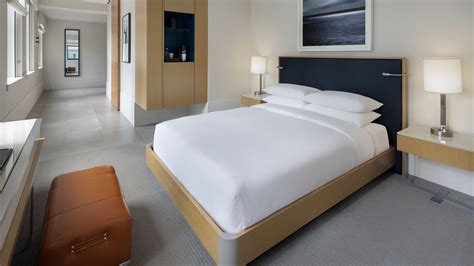 Hotel Rooms in Chicago’s Downtown Loop | Hyatt Centric The Loop Chicago