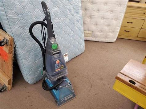 HOOVER STEAM CLEANER - Isabell Auction