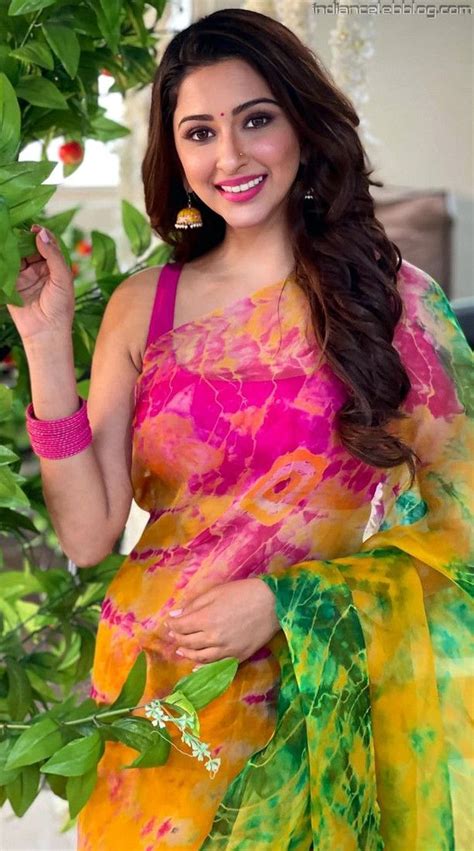 Eshanya Maheshwari Hot Saree Navel Show Social Media Pics Artofit