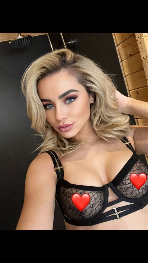 Melissa Reeves on Twitter: Catching up on @OnlyFans messages 😘 https 