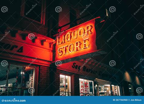 Sag Harbor Liquor Store Vintage Neon Sign At Night Sag Harbor New