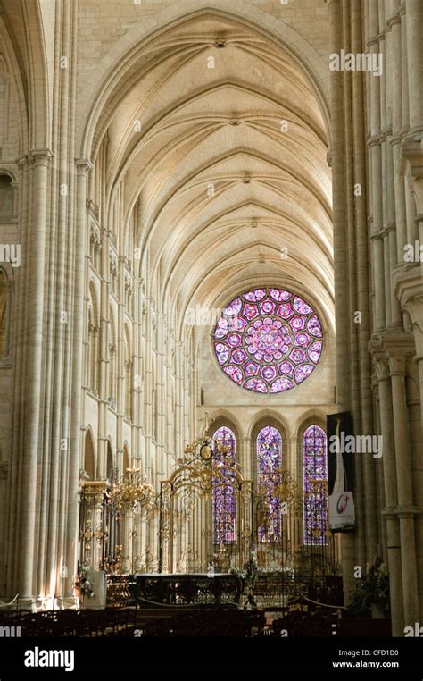 Laon gothic cathedral interior hi-res stock photography and images - Alamy